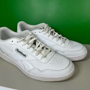 Women’s Reebok 9.5 MEMT white tennis shoes green logo ortho memory